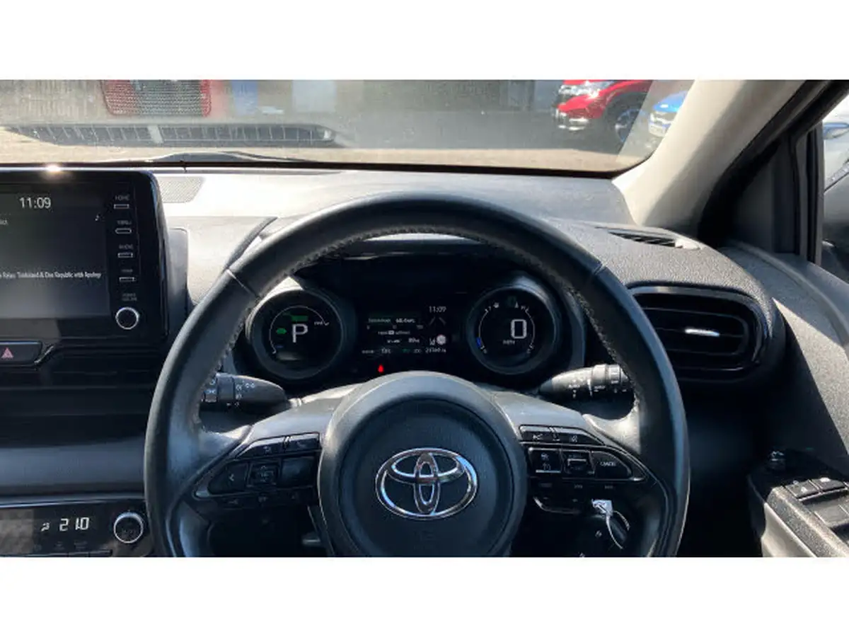 2022-toyota-yaris-15-vvt-i-design-big-16