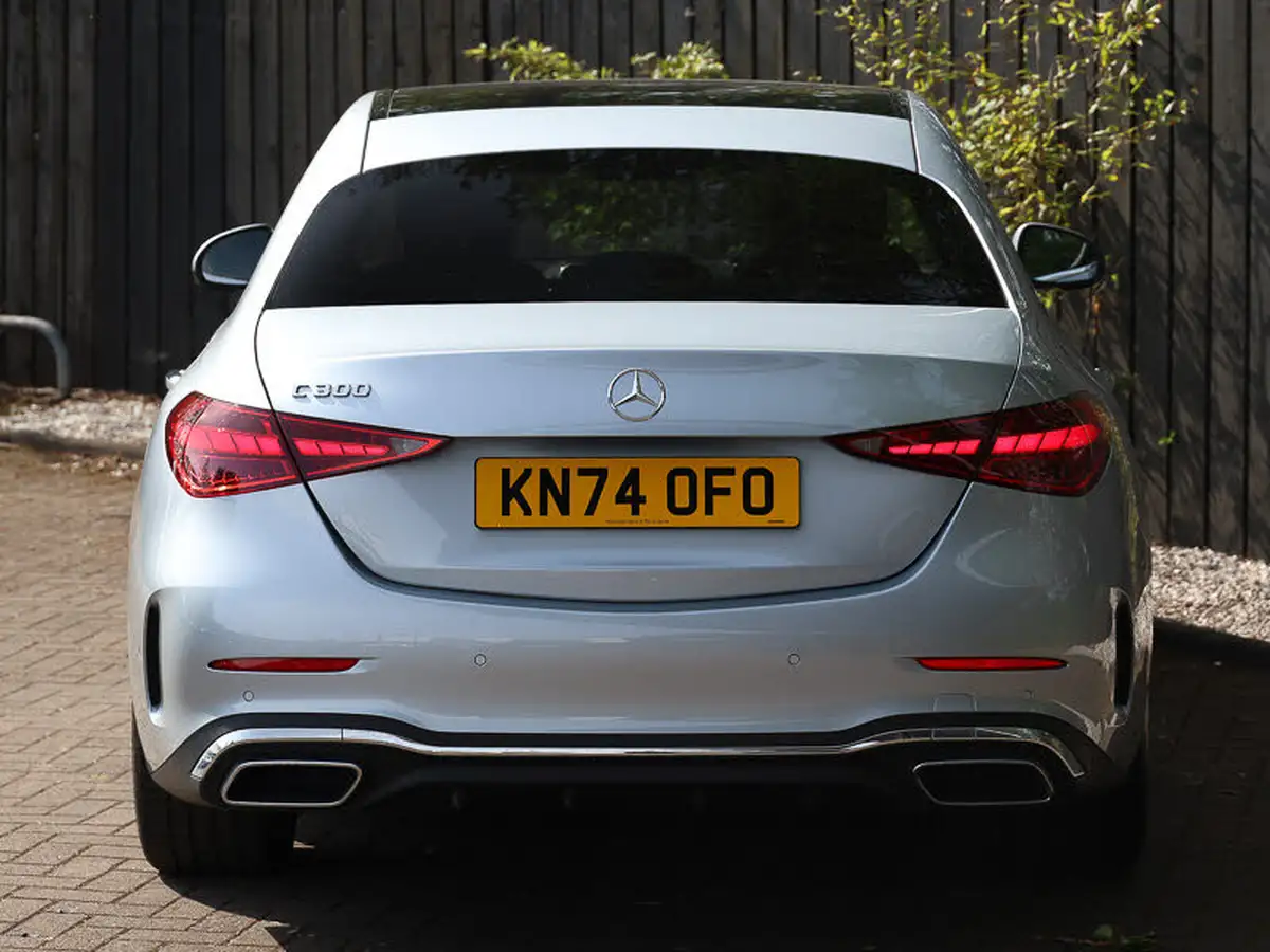 2024-mercedes-benz-c-class-20-c300-amg-line-premium-plus-259ps-saloon-4d-1999cc-big-17