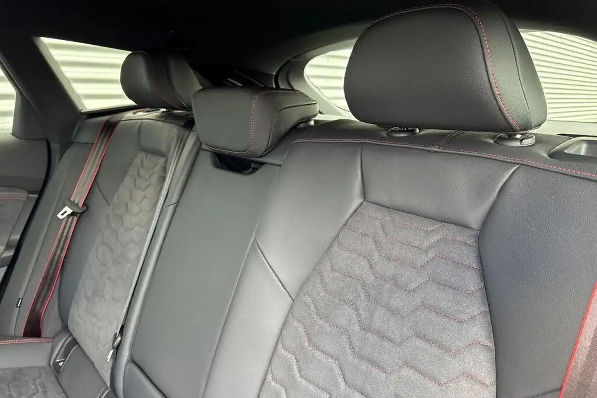 2025-audi-s6-e-tron-e-launch-edition-big-13