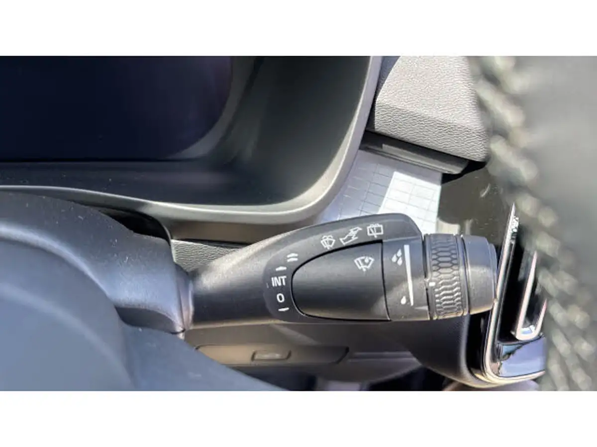 2023-volvo-xc40-20-b3-plus-big-24