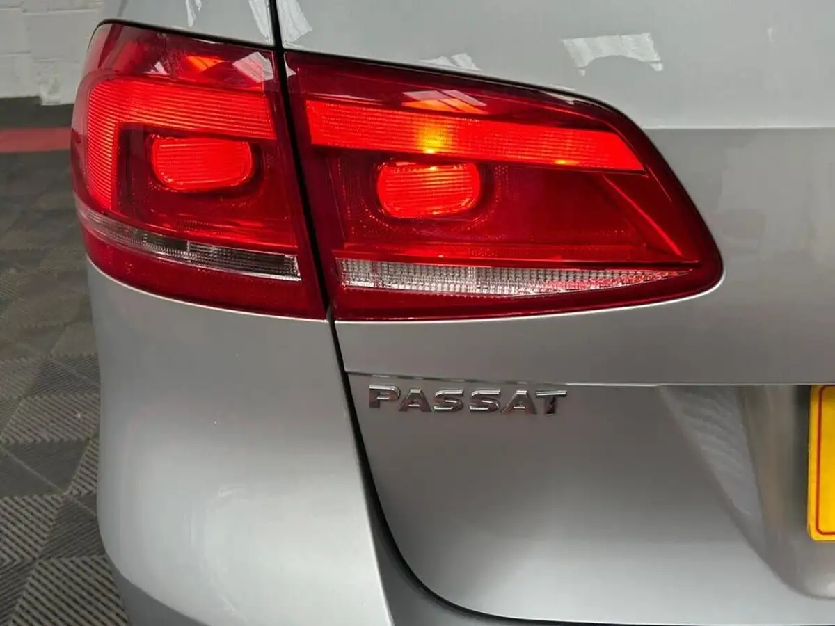 2014-volkswagen-passat-20tdi-executive-140ps-ss-estate-5d-big-12