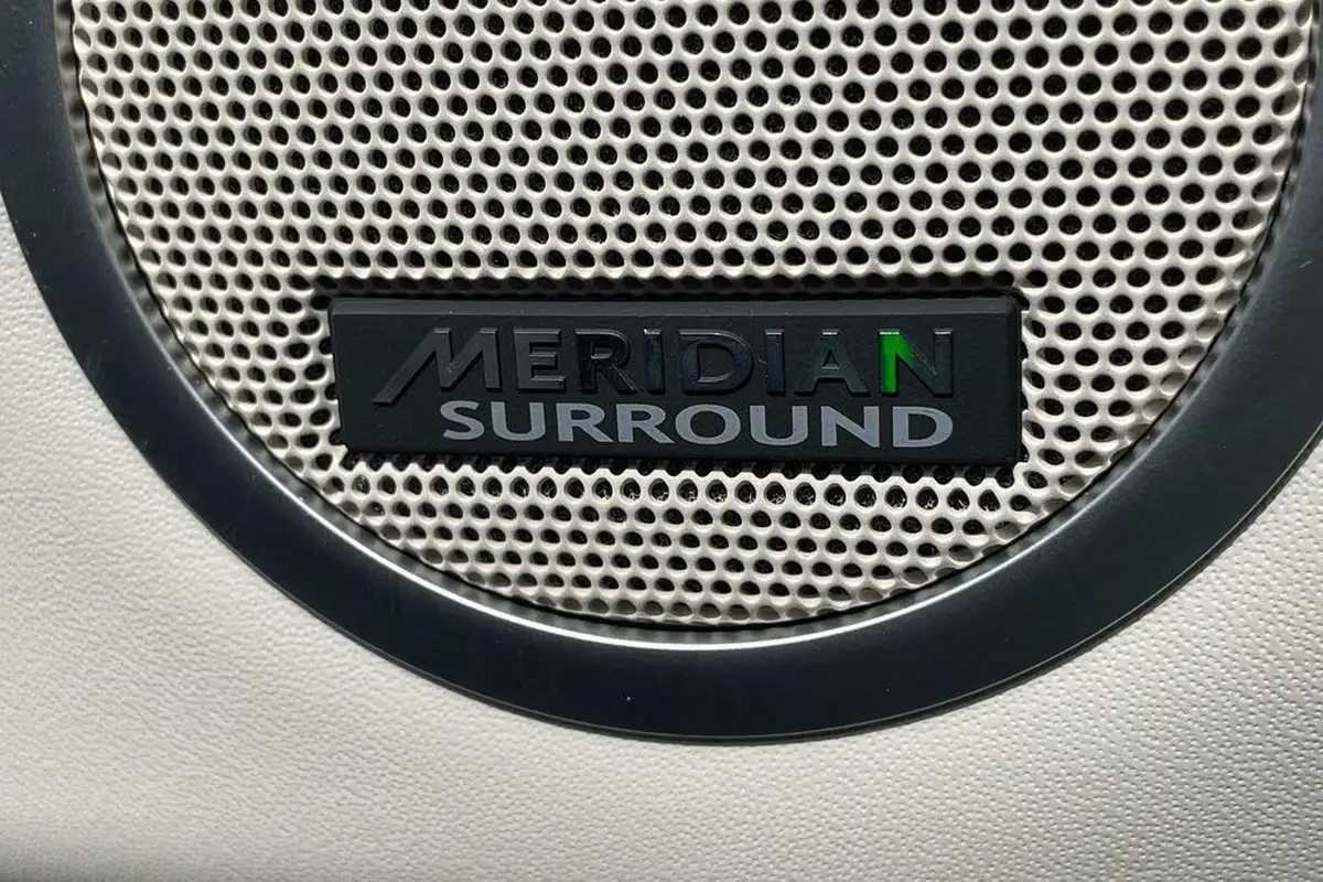 2025-land-rover-discovery-30-d350-metropolitan-edition-big-20
