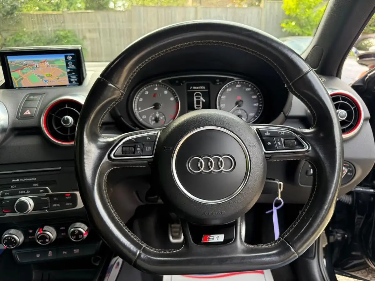 2015-audi-a1-20-s1-hatchback-3d-big-25