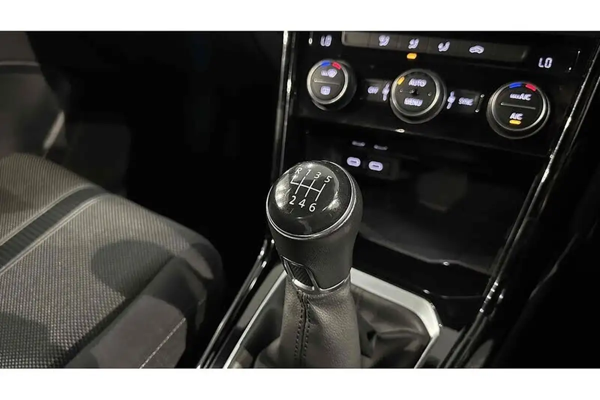 2021-volkswagen-t-roc-15-tsi-black-edition-big-46