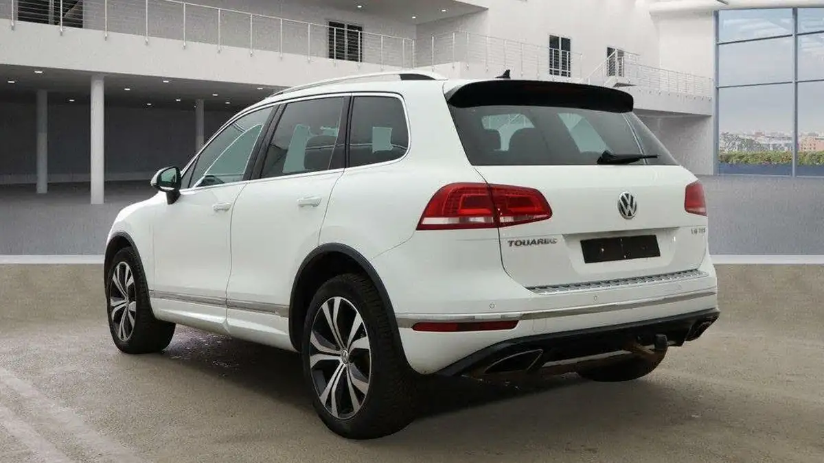 2017-volkswagen-touareg-30tdi-r-line-262ps-ss-2967cc-big-3