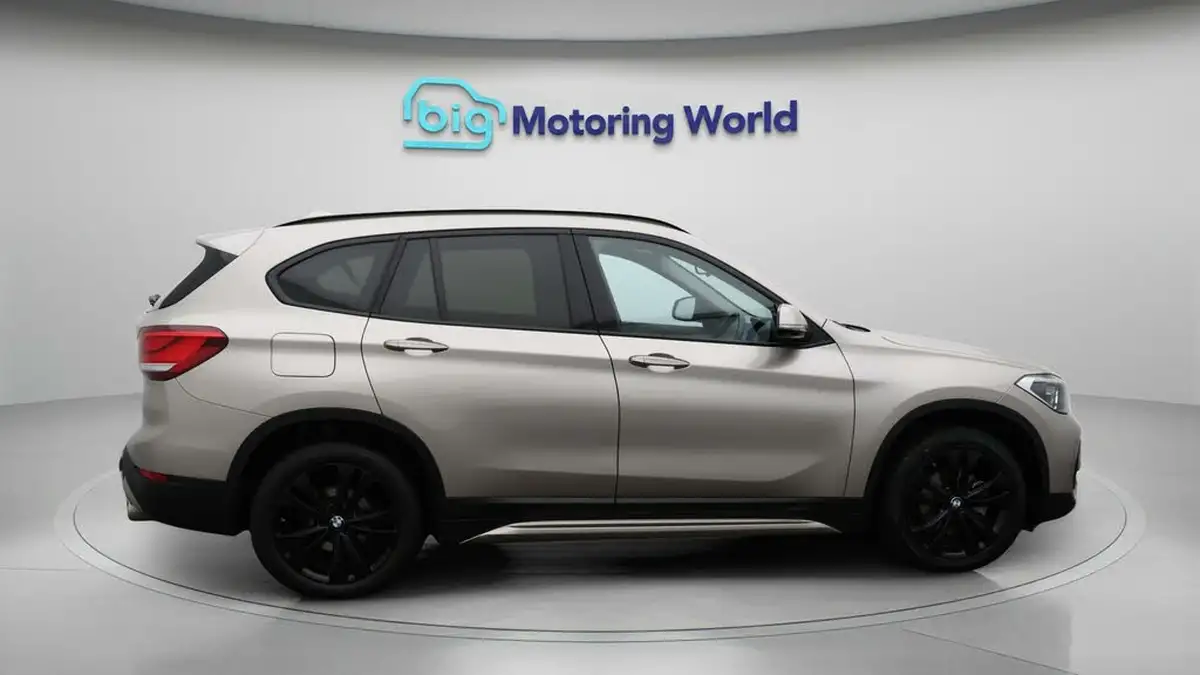 2022-bmw-x1-20td-sdrive18d-sport-big-8