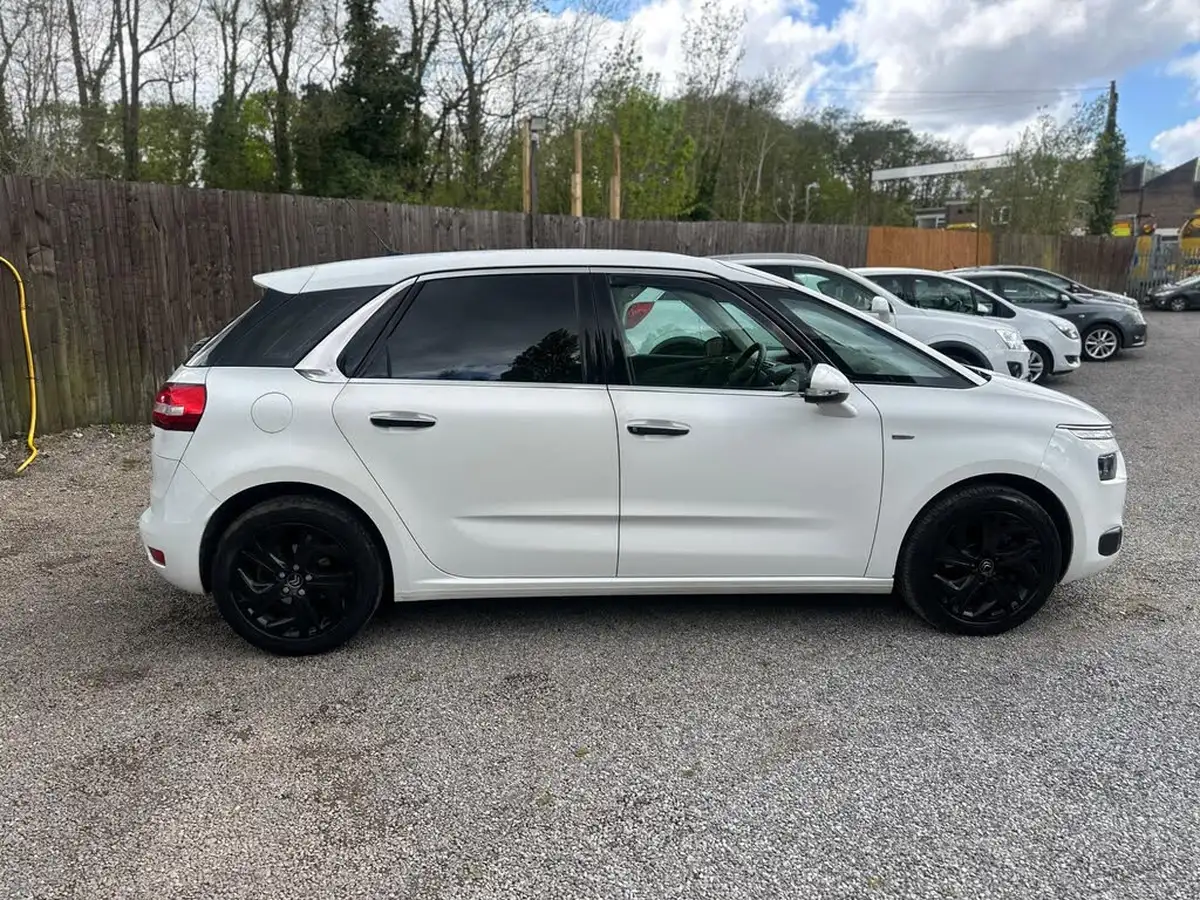 2014-citroen-c4-picasso-16e-hdi-exclusive-big-3