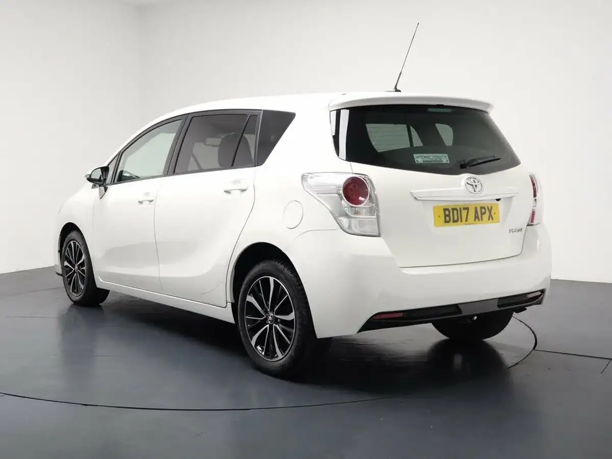 2017-toyota-verso-16d-d-4d-design-7st-big-8