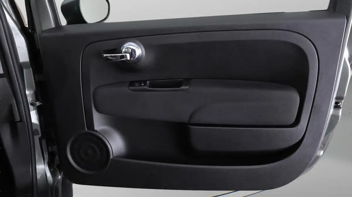 2021-fiat-500-10-lounge-big-14
