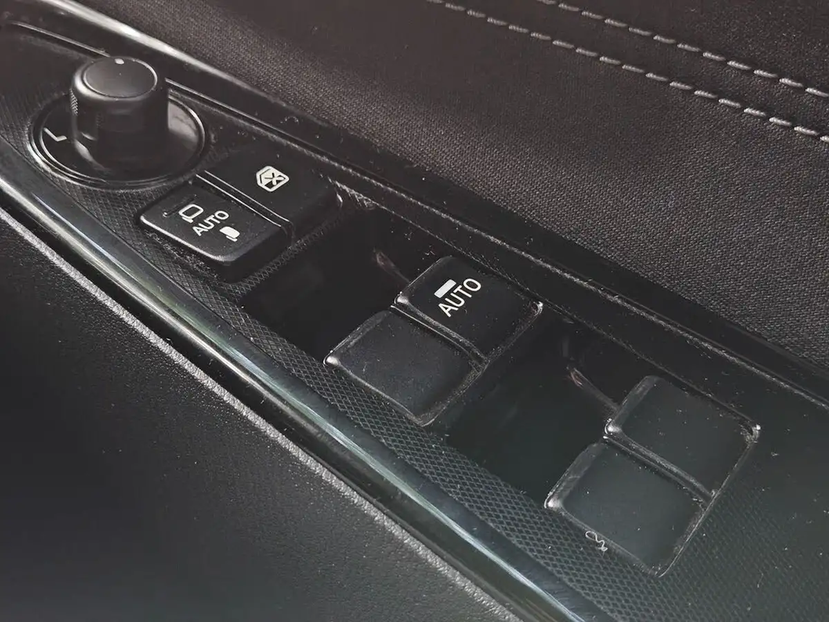 2018-mazda-mazda2-15-sport-nav-big-39