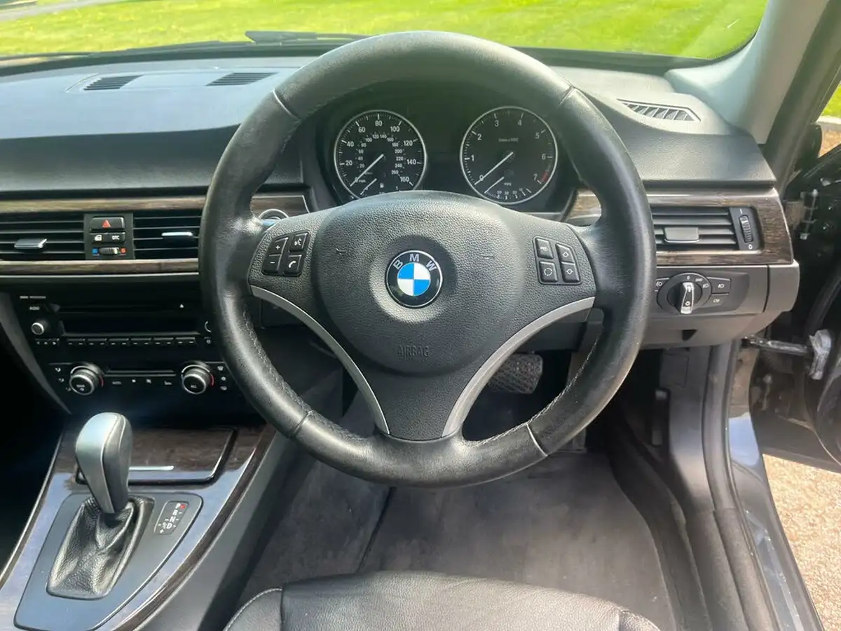 2010-bmw-3-series-20-318i-exclusive-edition-saloon-4d-auto-big-24