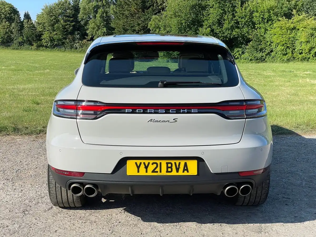 2021-porsche-macan-30-s-big-15