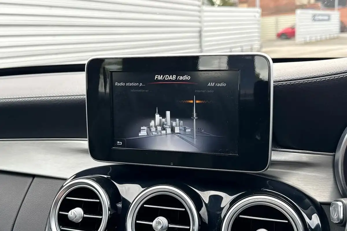 2015-mercedes-benz-c-class-20-c200-amg-line-184ps-ss-saloon-4d-7g-tronic-plus-big-35