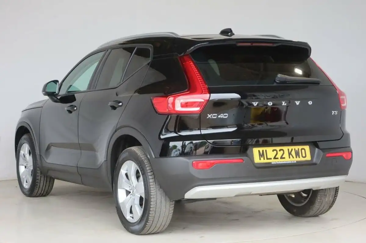 2021-volvo-xc40-15-t3-momentum-161bhp-big-3