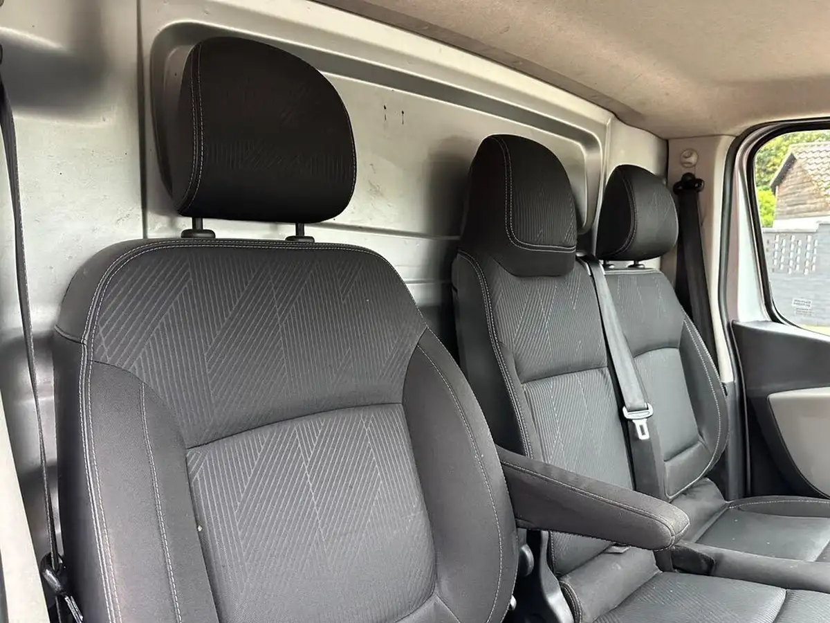 2017-renault-trafic-16dci-ll29-125-sport-nav-energy-125-e6-panel-van-big-33