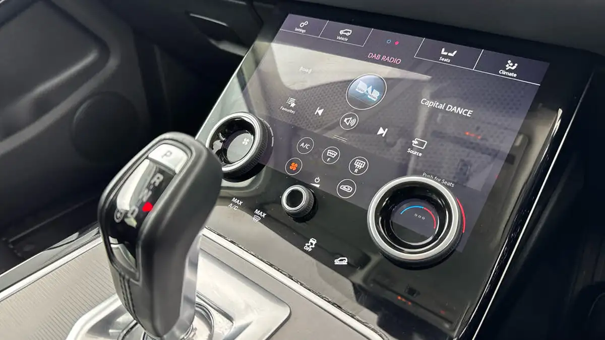 2019-land-rover-range-rover-evoque-20-p300-se-big-18