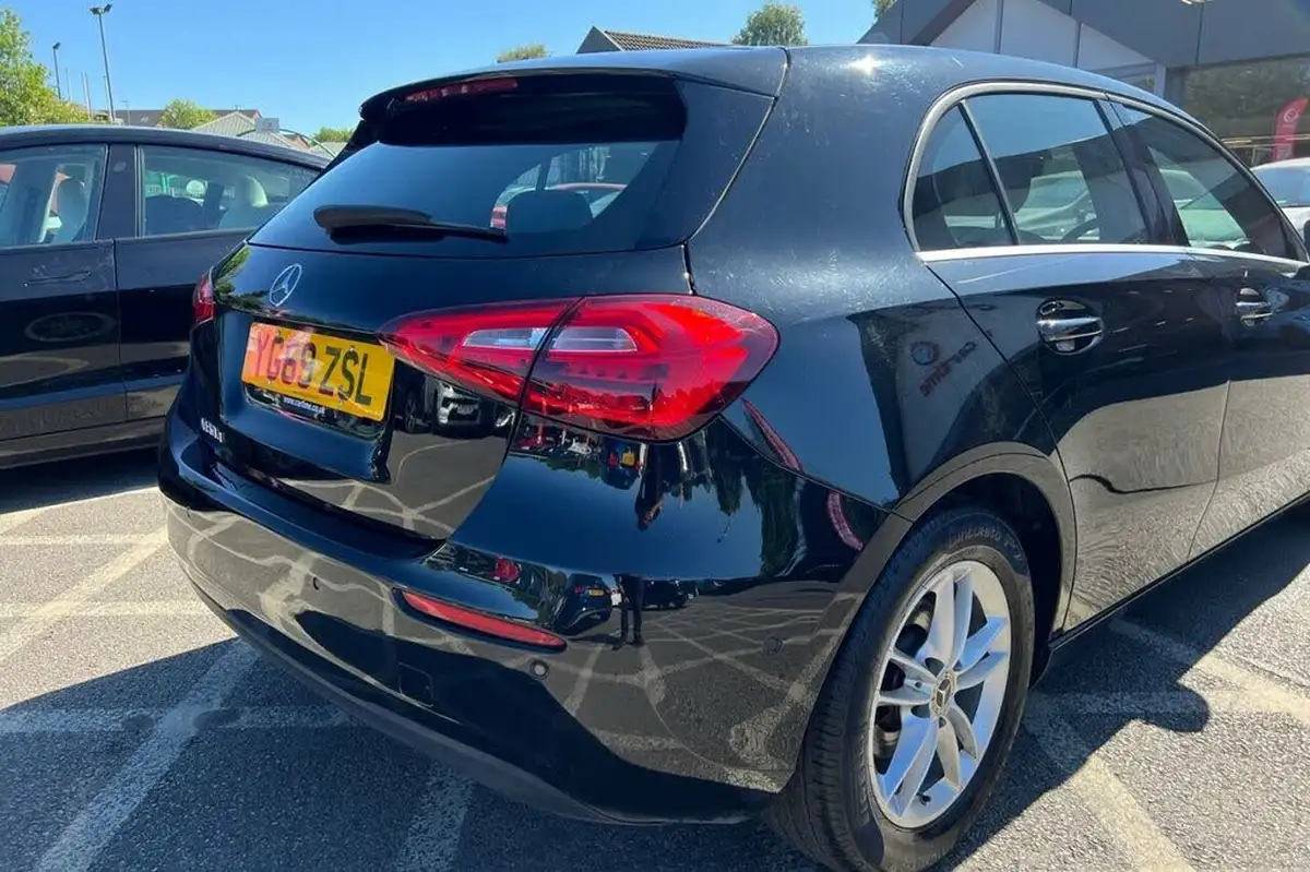 2019-mercedes-benz-a-class-15d-a180d-se-executive-7g-dct-big-23