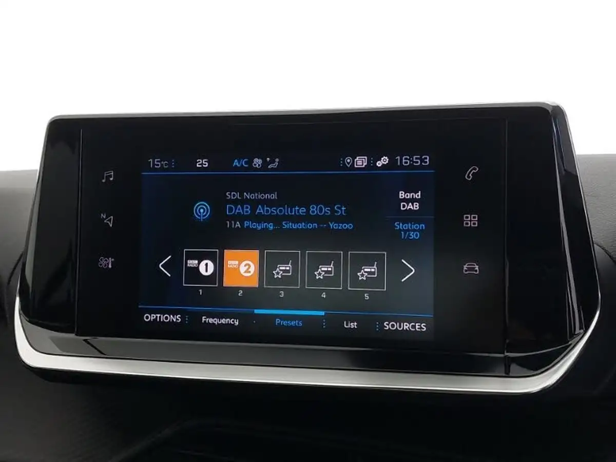 2023-peugeot-208-12-puretech-allure-premium-100ps-big-17
