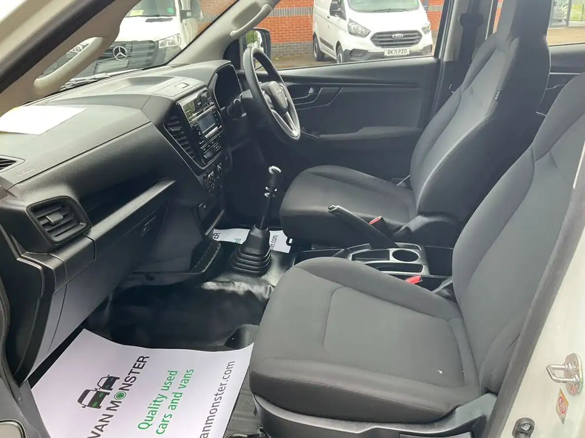 2021-isuzu-d-max-19td-utility-4x4-double-pickup-big-6