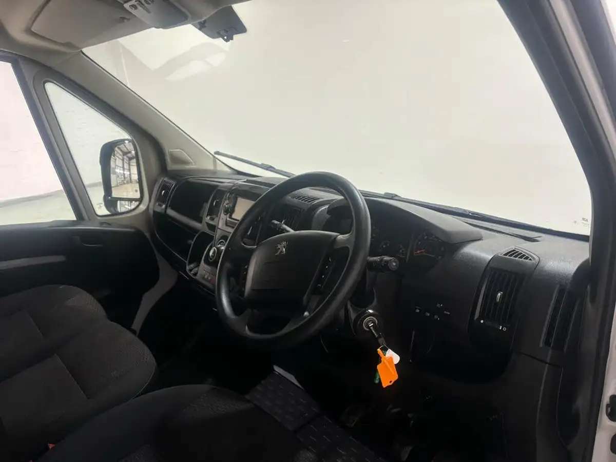 2022-peugeot-boxer-22-bluehdi-professional-335-l3-h2-panel-big-20