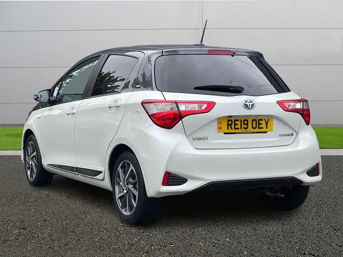 2019-toyota-yaris-15-vvt-i-y20-98bhp-hybrid-1497cc-e-cvt-big-4