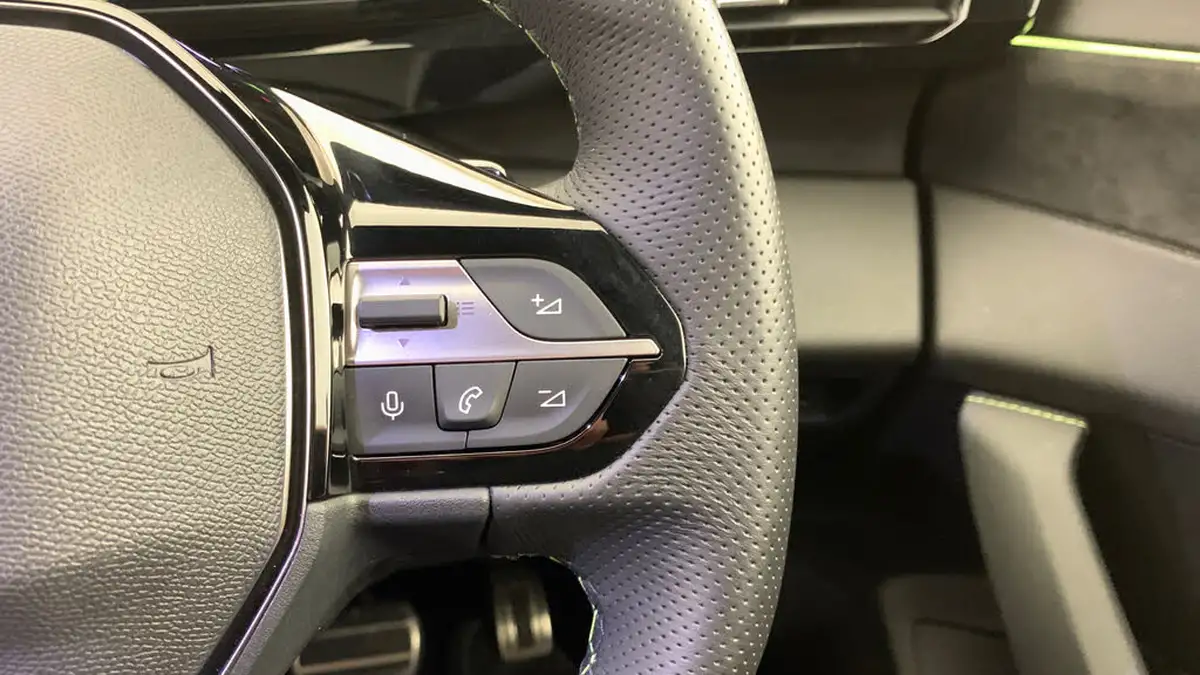 2024-peugeot-308-sw-15-bluehdi-gt-big-17