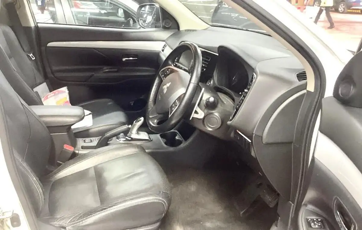 2014-mitsubishi-outlander-20-gx4h-big-4