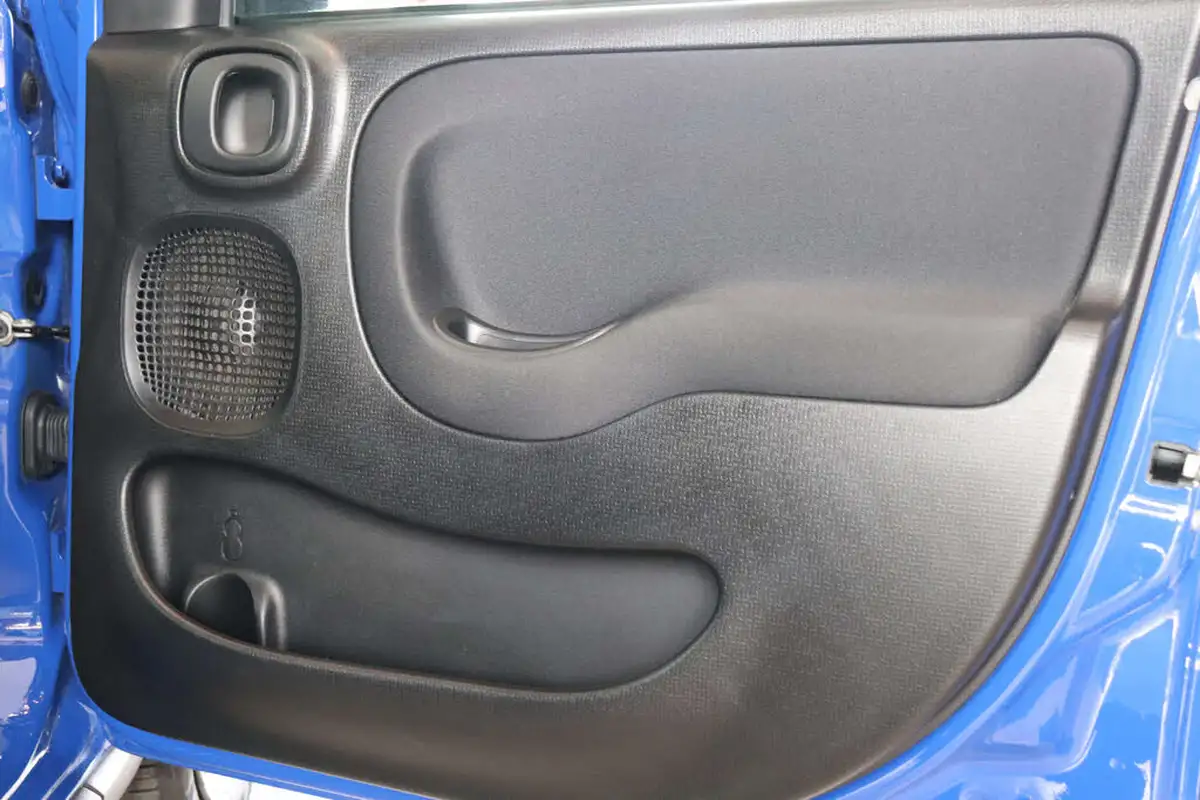 2020-fiat-panda-12-waze-big-50
