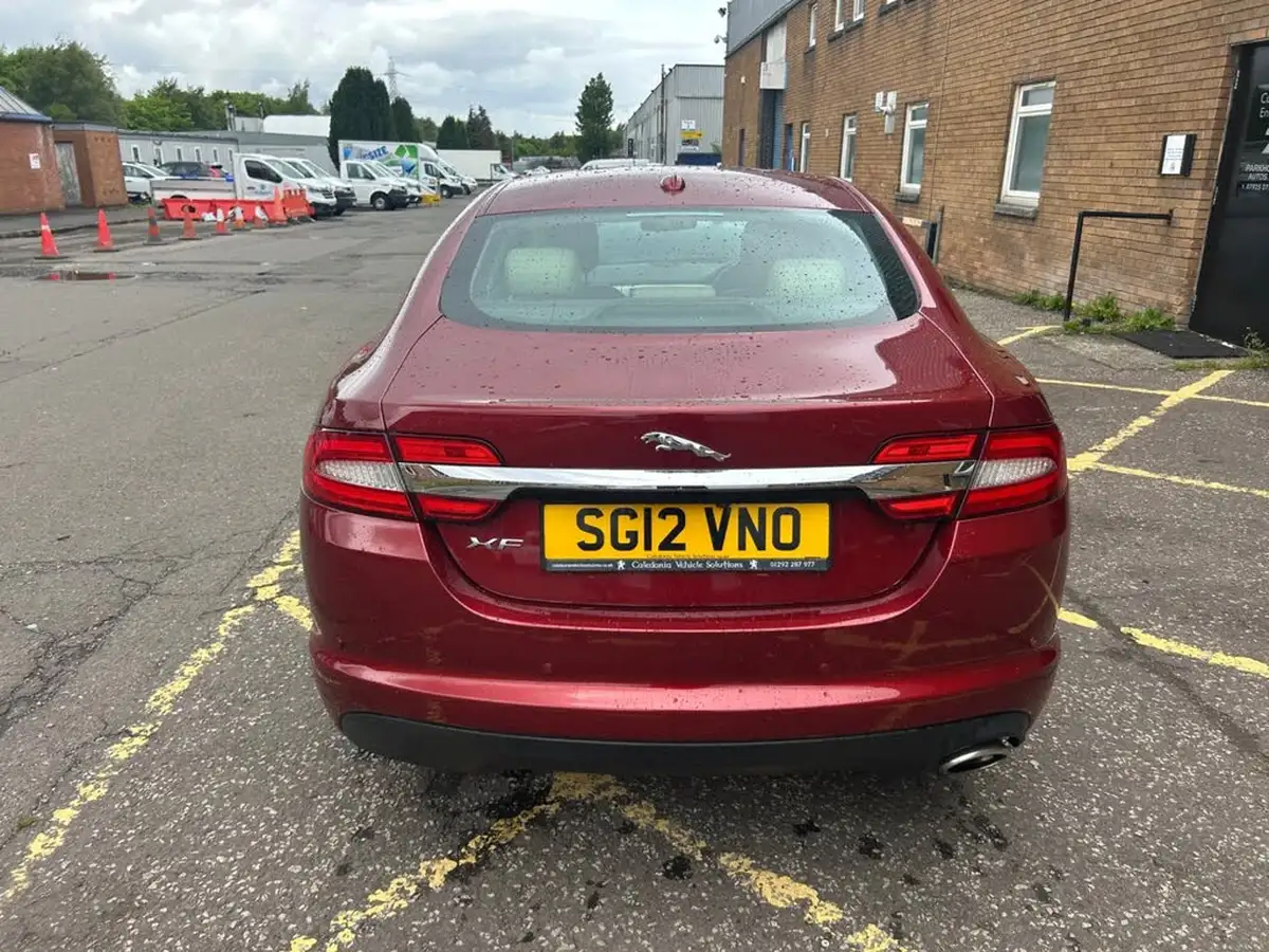 2012-jaguar-xf-22td-luxury-190ps-saloon-4d-auto-big-3