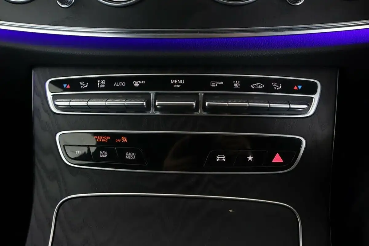 2020-mercedes-benz-e-class-20d-e300de-amg-line-eq-power-saloon-4d-big-18