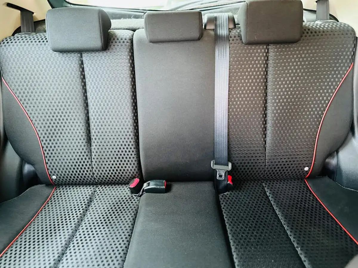 2012-mazda-mazda2-13-venture-big-32