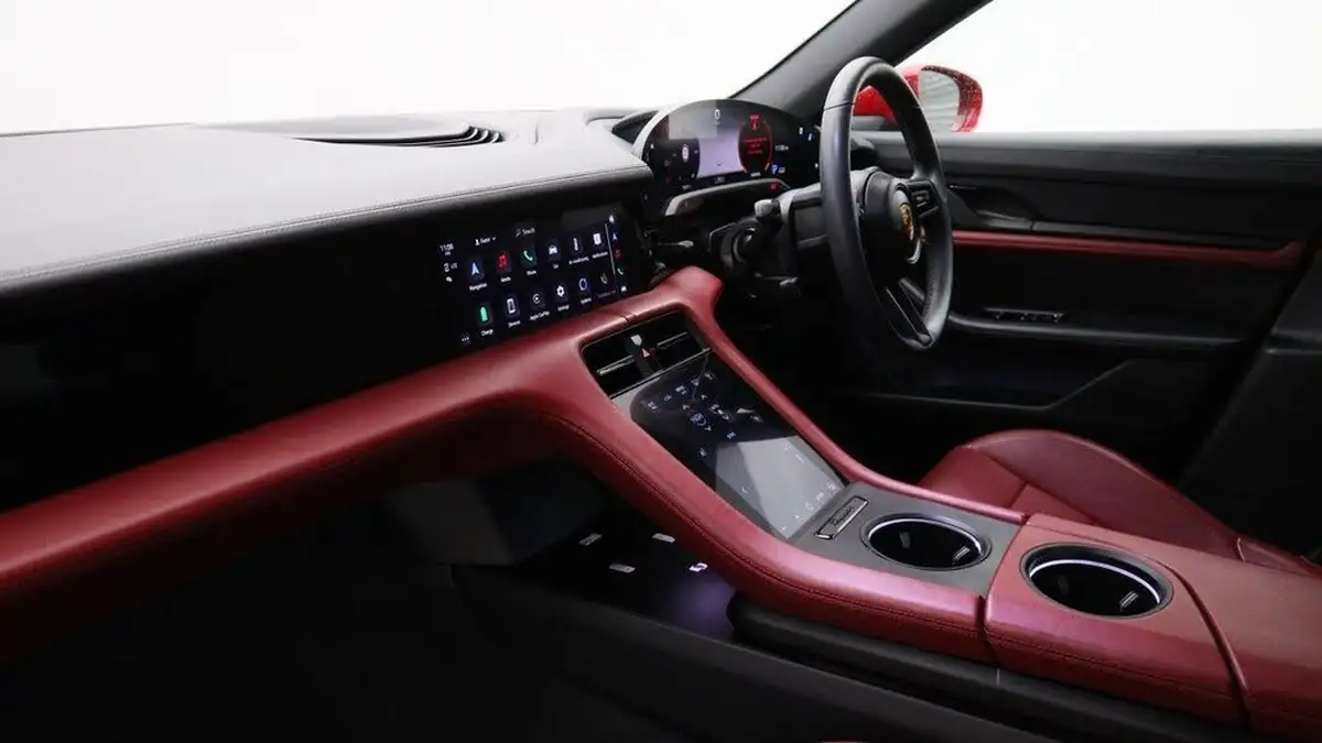 2021-porsche-taycan-e-base-476ps-performance-battery-plus-big-3
