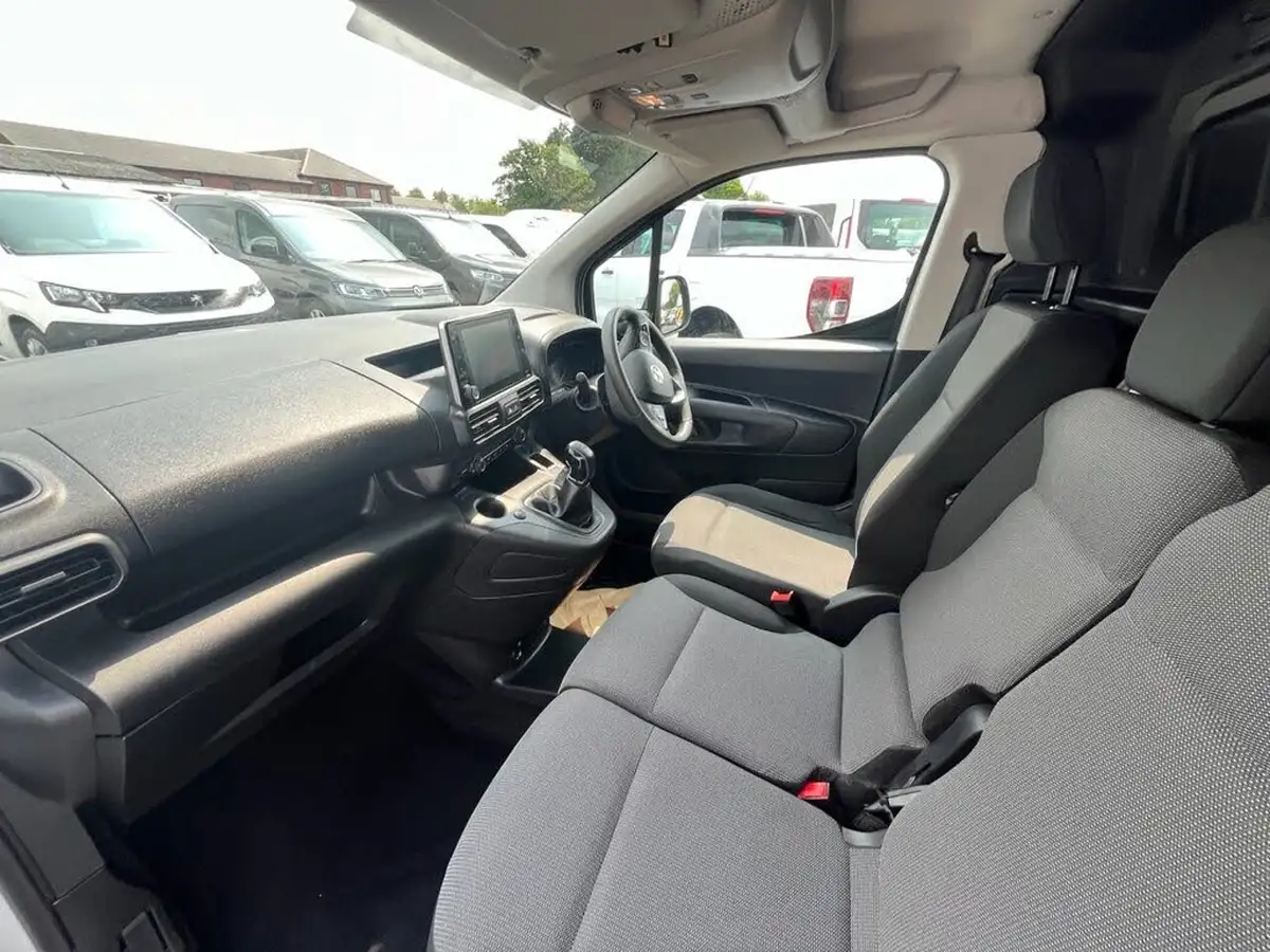 2021-vauxhall-combo-15cdti-sportive-2300-100pseu6dt-l1h1-panel-big-14