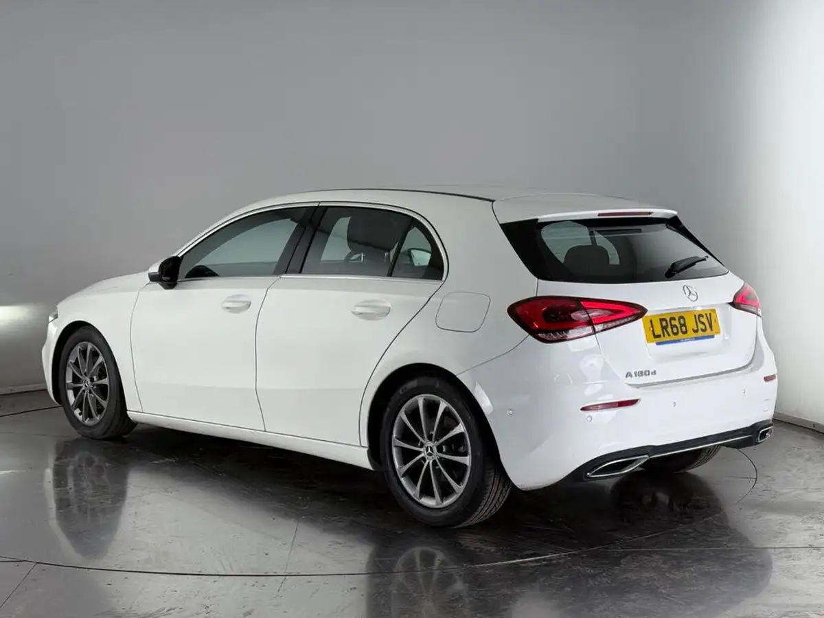 2018-mercedes-benz-a-class-15d-a180d-sport-116ps-executivess-hatchback-5d-7g-dct-big-3
