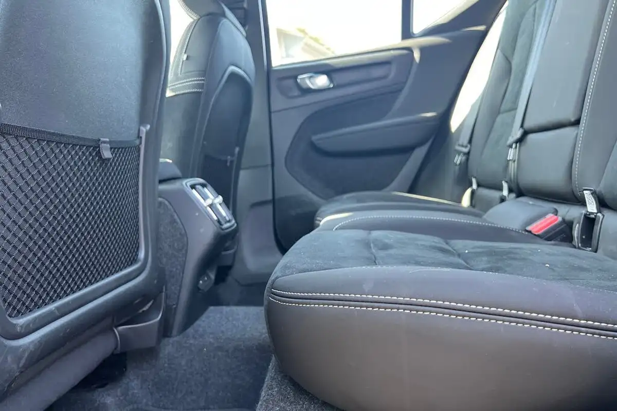 2024-volvo-xc40-20-b3-plus-big-16