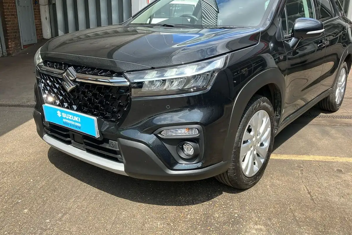 2024-suzuki-s-cross-15-motion-big-28