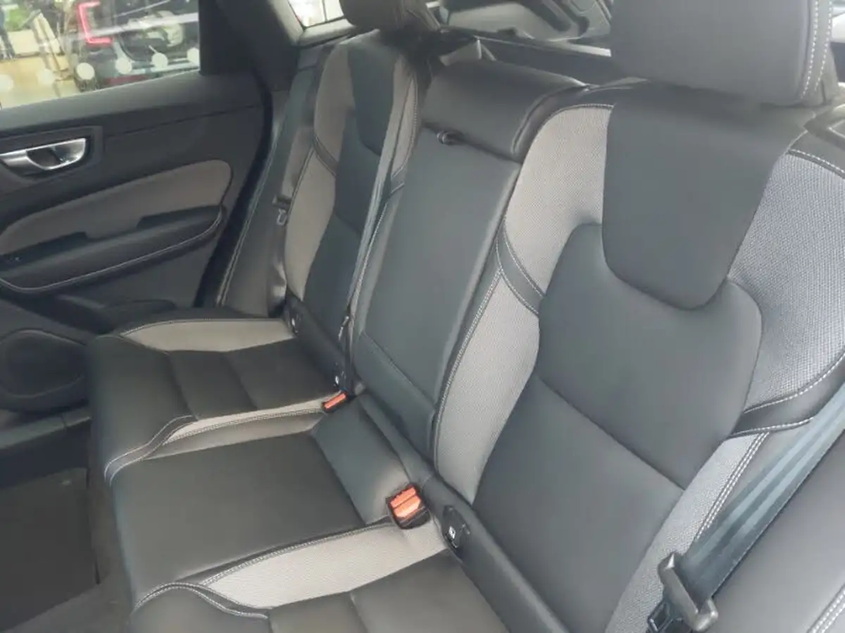 2024-volvo-xc60-20-b5-plus-black-edition-big-5