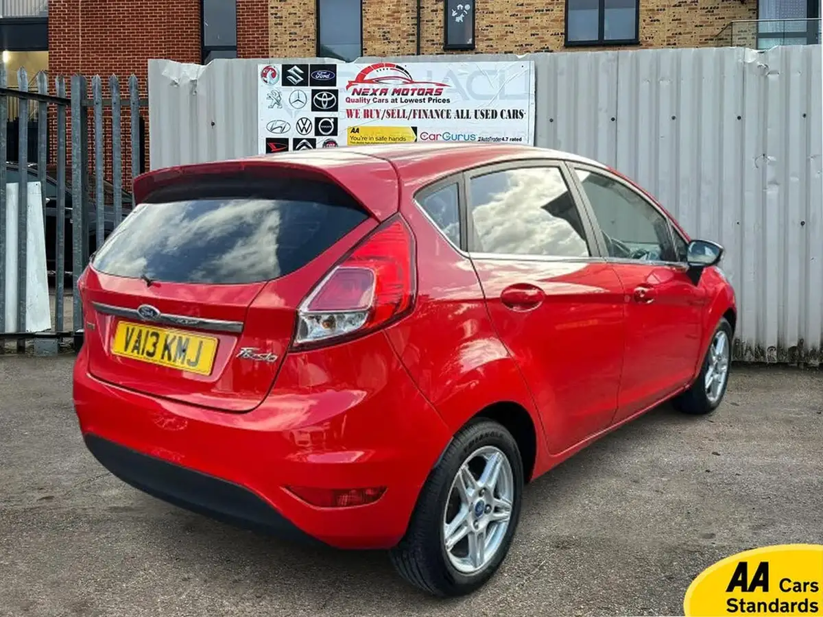 2013-ford-fiesta-10-zetec-100ps-ecoboost-ss-5d-big-4