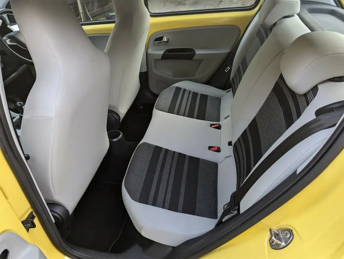 2013-seat-mii-10-toca-5d-big-19