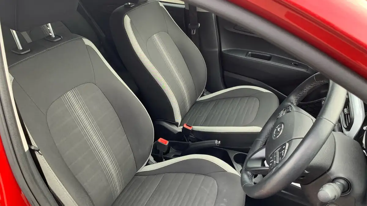 2022-hyundai-i10-12-premium-big-41