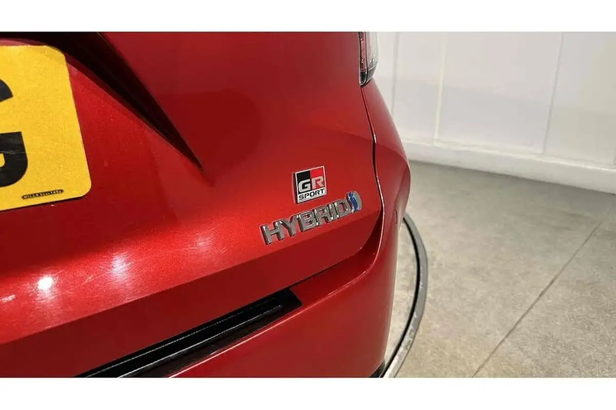 2020-toyota-corolla-18-vvt-i-gr-sport-17in-alloy-wheelstrk-touring-sports-big-14