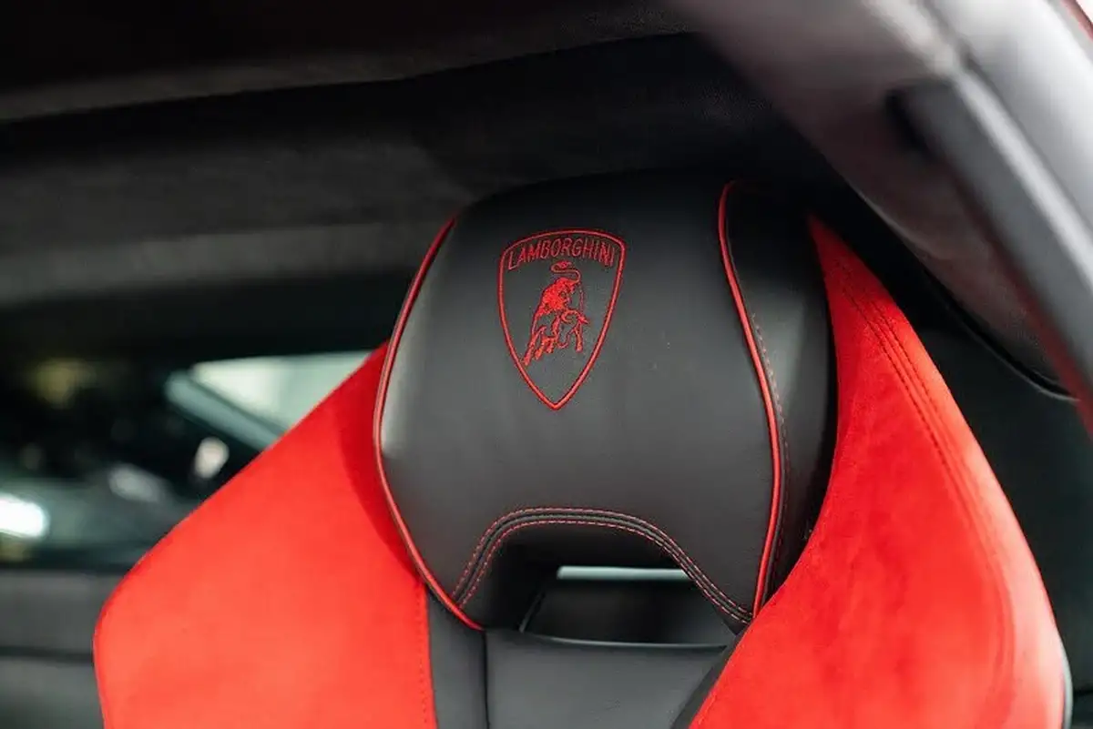 2019-lamborghini-huracan-52-evo-coupe-big-10