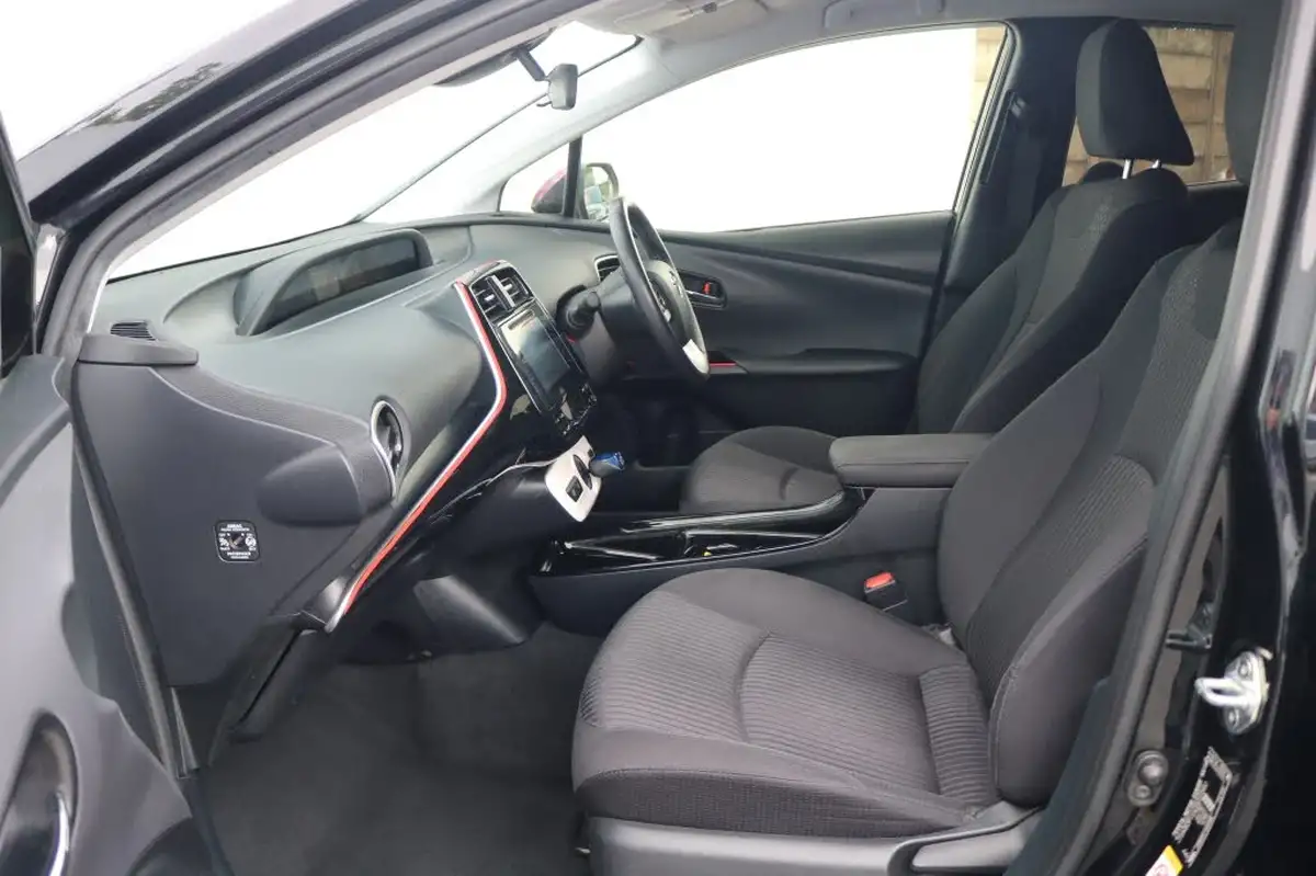 2018-toyota-prius-18-vvt-i-active-ss-big-15