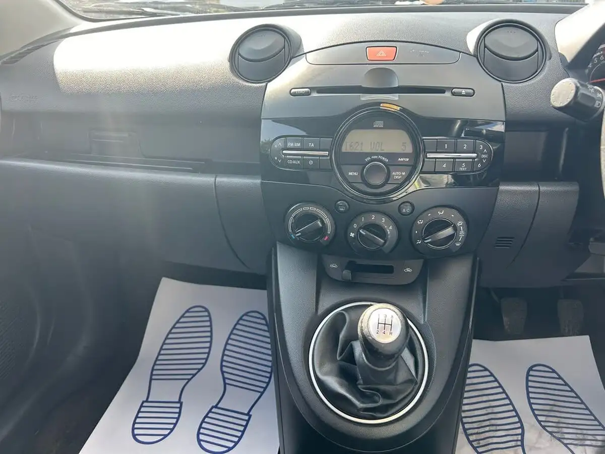 2011-mazda-mazda2-13-tamura-5d-big-10