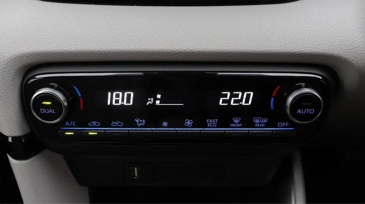 2022-toyota-yaris-15-vvt-i-excel-big-12
