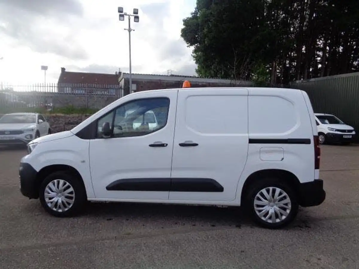 2021-peugeot-partner-15-bluehdi-1000-professional-100ps-eu6dt-panel-big-5