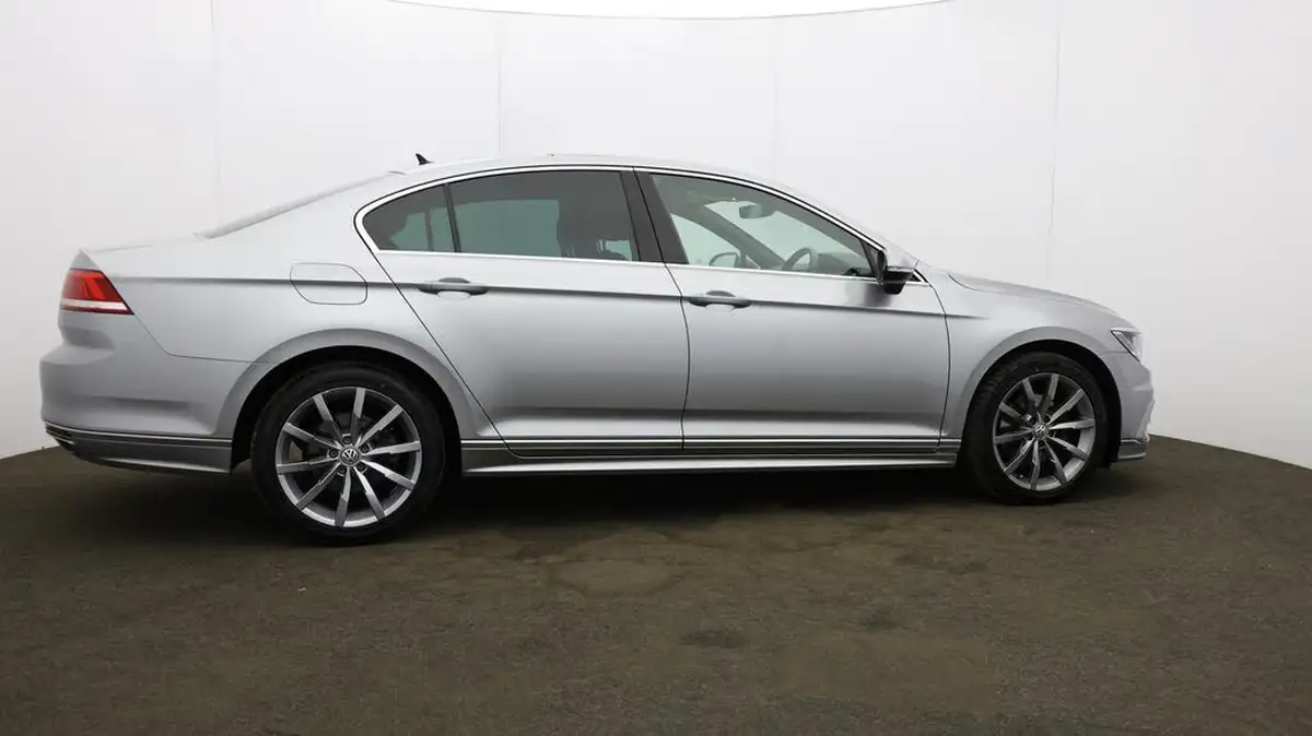 2019-volkswagen-passat-20tdi-r-line-150ps-scr-saloon-4d-big-46