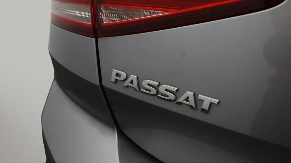 2019-volkswagen-passat-20tdi-r-line-150ps-scr-saloon-4d-big-30