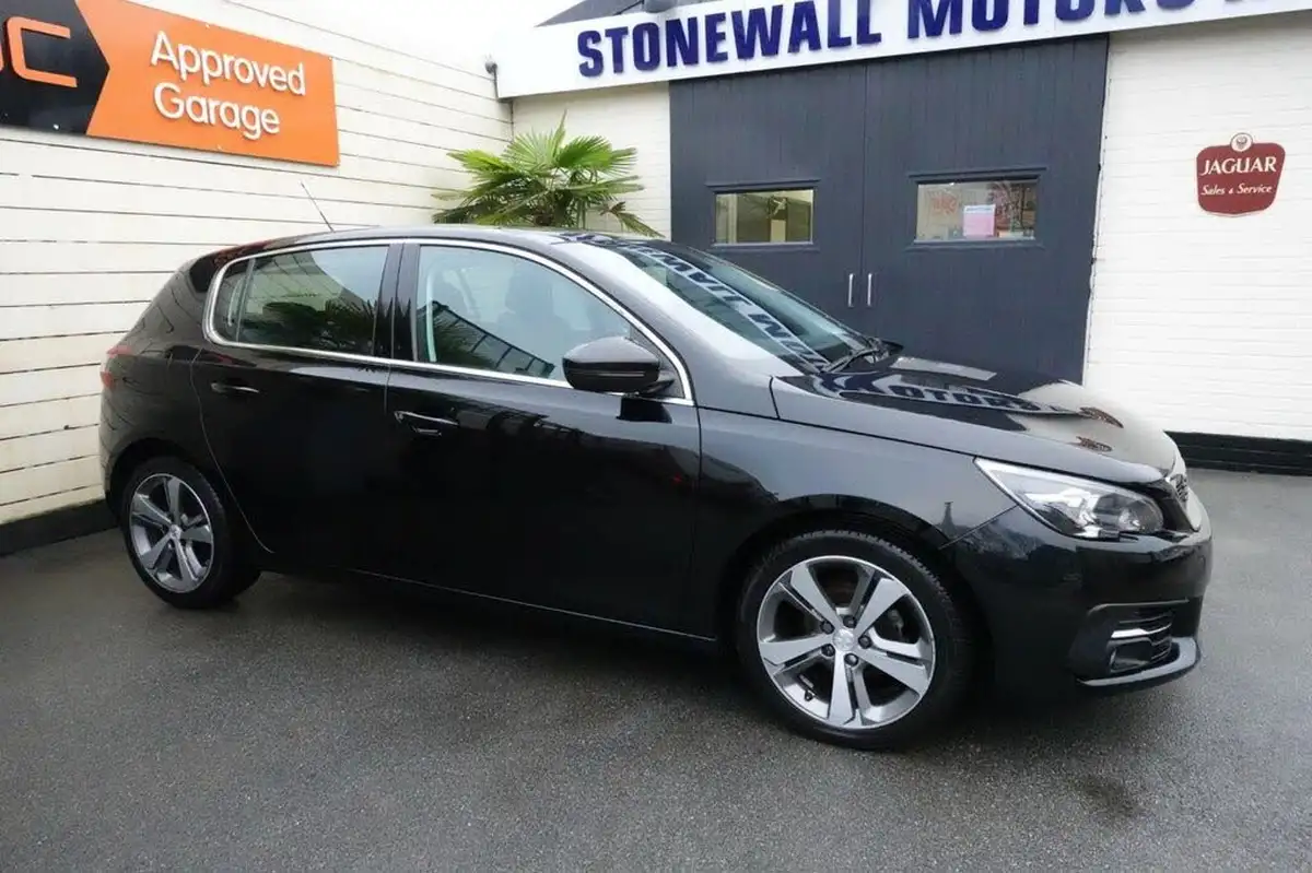 2019-peugeot-308-12-puretech-allure-110bhp-big-0