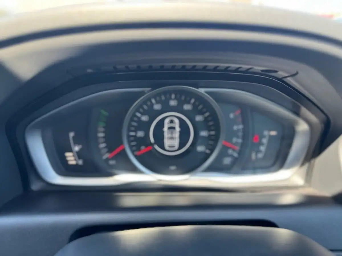 2017-volvo-xc60-20td-d4-se-geartronic-big-12